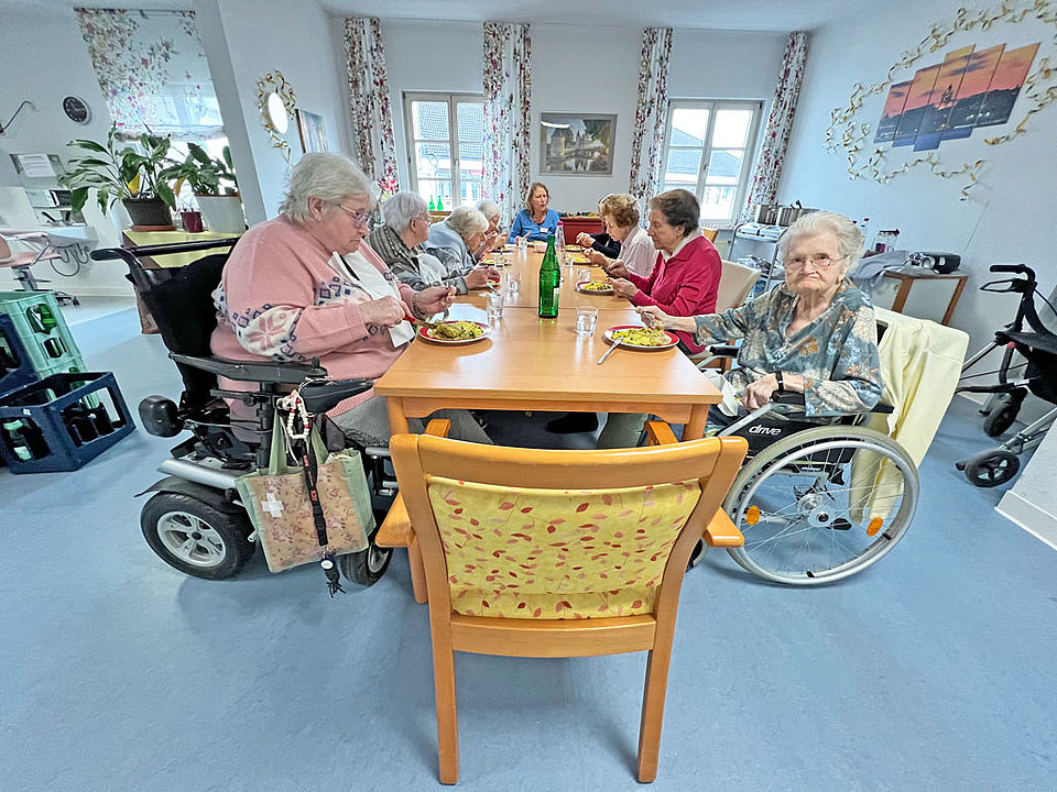 Eulenburger_Kochclub_2 Senioren koch gemeinsam Kohlrouladen