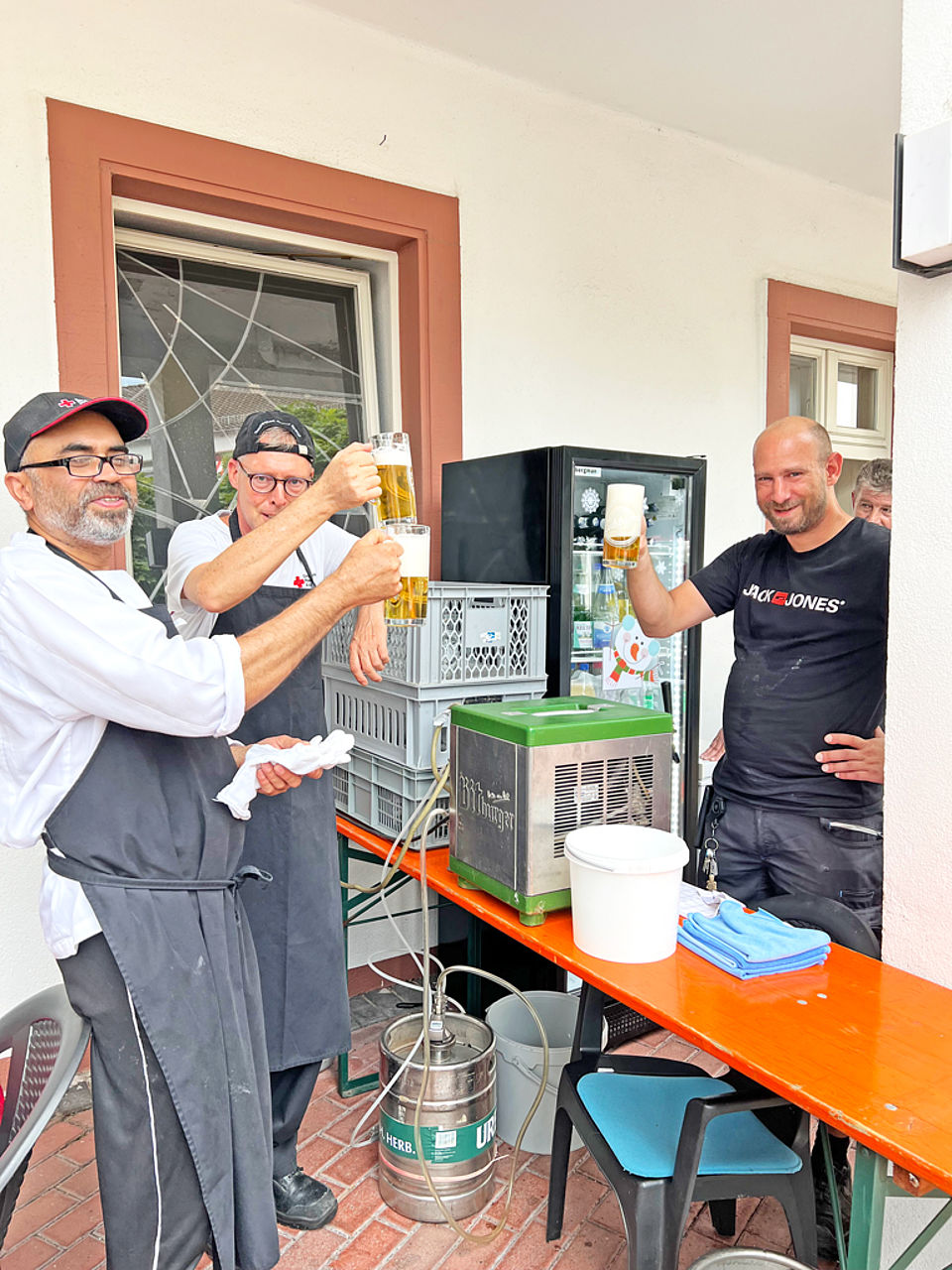 Sommerfest 2026 Drei Männer trinken Bier