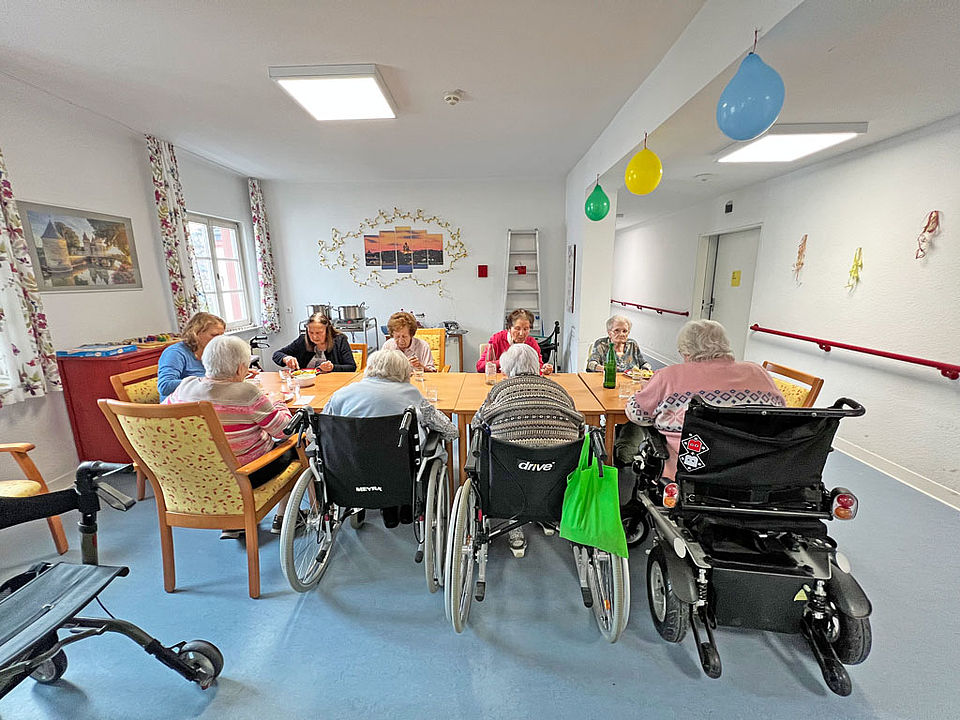 Eulenburger_Kochclub_1 Senioren koch gemeinsam Kohlrouladen